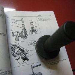 Pienen vetopyörän rasvatiivisteen asennustuurna (takaveto)
