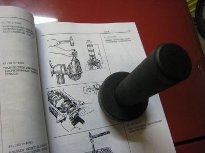 Pienen vetopyörän rasvatiivisteen asennustuurna (takaveto)